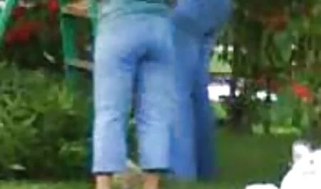 Mężczyzna Petera rozbija amatorski film sex swojego chłopaka wibratorem.
