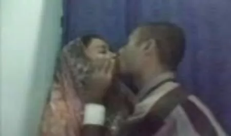 Czad Biały przykręcić swoją żonę na kanapie. amatorski sex film