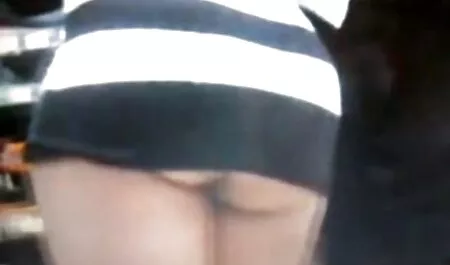 Czarna Łysa kobieta z sex amatorski za darmo pięknym tyłkiem.