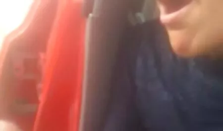 Cycate panie będą się amatorski sex w plenerze pieprzyć z mężczyzną.