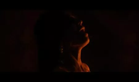 Elastycznie rozciągając nogi przed Murzynem. czeski amatorski sex