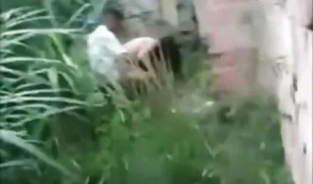 Rowerzysta smażyć brązowe włosy na szczycie polskie amatorskie filmy erotyczne roweru.