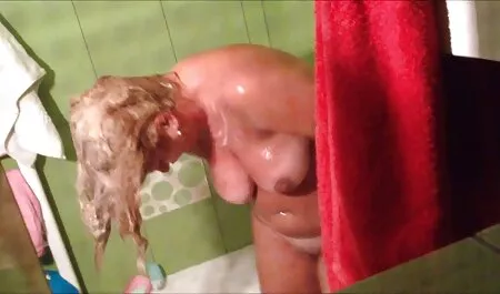 Brunetka robi głębokie gardło w gardle. darmowe amatorskie filmy