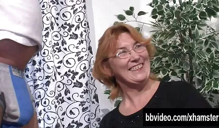 Kierowca wkręcania nagiej urody w amatorski sex w toalecie sypialni.