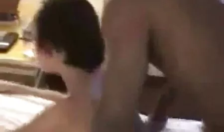 Dziewczyny masturbują się darmowe amatorskie filmy erotyczne w łazience.