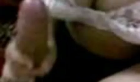 Piękna dojrzała amatorski sex w ukrytej kamerze blondynka z dużymi cyckami.