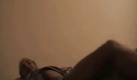 Kochanek w dół filmy amatorskie sex walczy o kończyny.