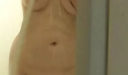 Sekretarz pieprzy się z szefem sex amatorskie filmiki przed Nowym Rokiem.