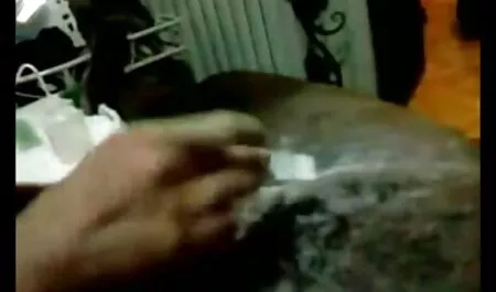 Odwrócił brzuch dziewczyny i znalazł się amatorskie filmiki erotyczne na plecach.