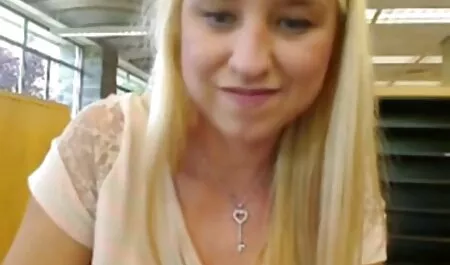 Biali amatorski sex małolatów studenci kochają się z grubą czarną kobietą.