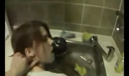 Francuzki rzucają dwóch amatorski sex publiczny mężczyzn.