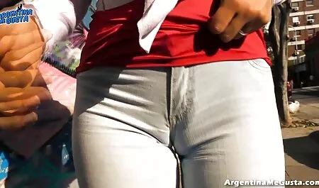 Żona pieprzy się amatorski sex w samochodzie lesbijką.