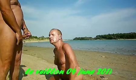 Pani włożyła kobiecie rzodkiewkę amatorski sex pl do ust.