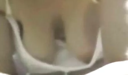 Trener darmowy sex amatorski pomaga kutasowi popchnąć grubą dziewczynę.