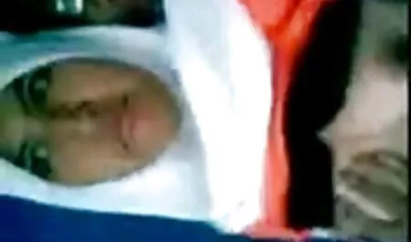 Czarnuch cholernie terroryzuje Brunetka Owłosiona amatorskie filmy porn kobieta.