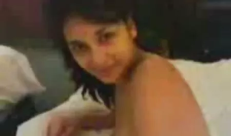 Tyłek Austria z lachociągiem na amatorskie strony porno jeziorze.