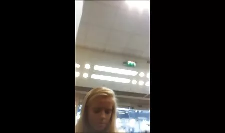 Blondynka, która seksamatorski śpi rano.