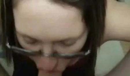 Murzyn sex amatorskie nagrania pieprzy kobietę z dużym kutasem.