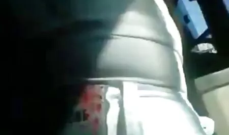 Madame jeździ najlepszy amatorski sex na swoim partnerze.
