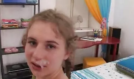 Turysta pieprzy latina w pokoju hotelowym. amatorskie filmy prywatne